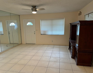 4564 Nw 16th Avenue - Photo Thumbnail 2
