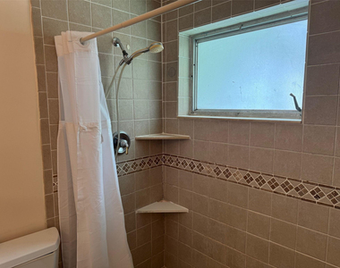 4564 Nw 16th Avenue - Photo Thumbnail 4