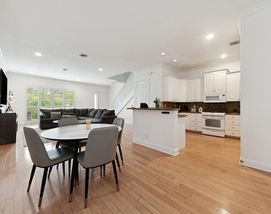 1416 Ne 4th Court - Photo Thumbnail 5