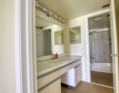 4657 Fountains Drive S - Photo Thumbnail 11