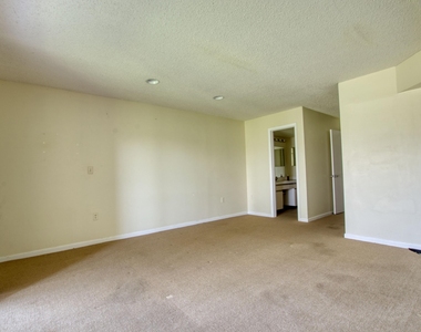4657 Fountains Drive S - Photo Thumbnail 10