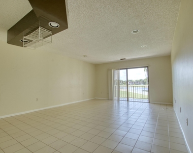 4657 Fountains Drive S - Photo Thumbnail 4