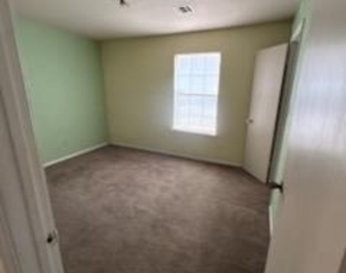 2921 Sw 28th Street - Photo Thumbnail 2