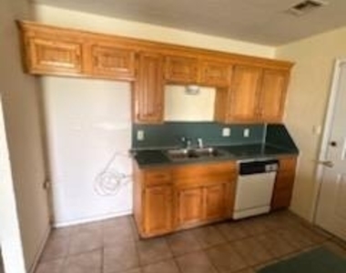 2921 Sw 28th Street - Photo Thumbnail 6