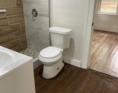 726 Se 20th Street - Photo Thumbnail 3