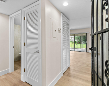 2233 Nw 22nd Avenue - Photo Thumbnail 5