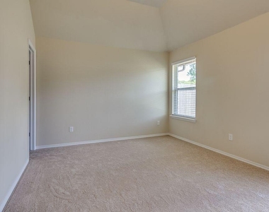 804 Stag Trail - Photo Thumbnail 4