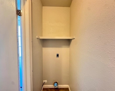 11402 N Lincoln Boulevard - Photo Thumbnail 11
