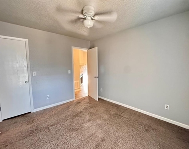 11402 N Lincoln Boulevard - Photo Thumbnail 9