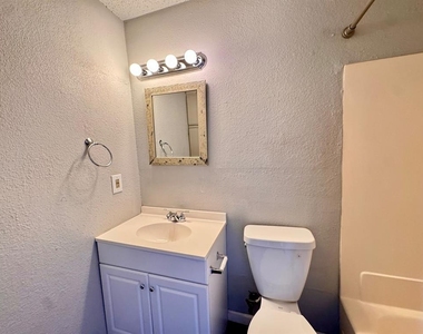 11402 N Lincoln Boulevard - Photo Thumbnail 12