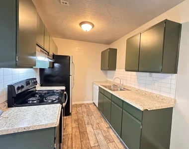11402 N Lincoln Boulevard - Photo Thumbnail 1