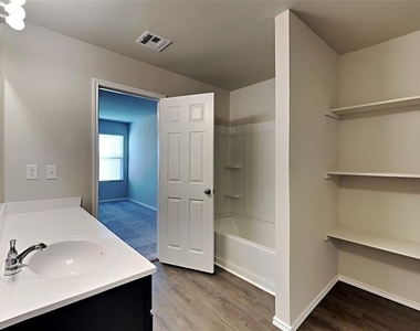 11748 Nw 99th Terrace - Photo Thumbnail 8