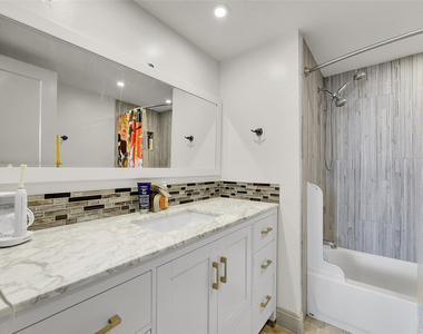 2841 N Ocean Boulevard - Photo Thumbnail 16