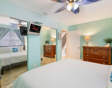 832 Green Street - Photo Thumbnail 15