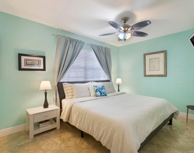 832 Green Street - Photo Thumbnail 14