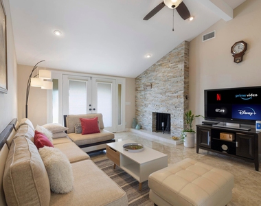 832 Green Street - Photo Thumbnail 4