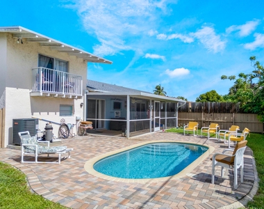 832 Green Street - Photo Thumbnail 23