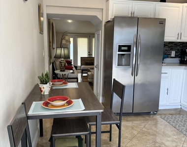 832 Green Street - Photo Thumbnail 9