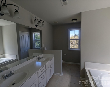 7894 Woodmere Drive - Photo Thumbnail 12