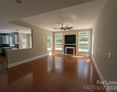 7894 Woodmere Drive - Photo Thumbnail 7