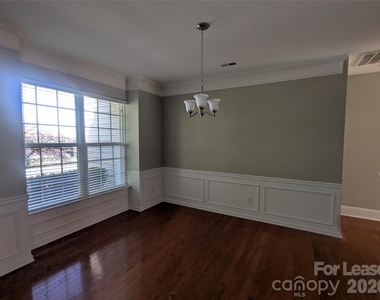 7894 Woodmere Drive - Photo Thumbnail 2
