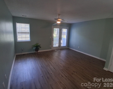1786 Forest Side Lane - Photo Thumbnail 5