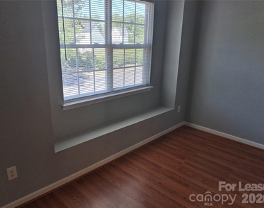1786 Forest Side Lane - Photo Thumbnail 17