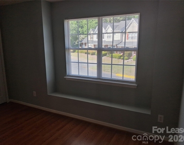 1786 Forest Side Lane - Photo Thumbnail 18