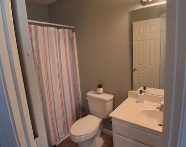 1786 Forest Side Lane - Photo Thumbnail 12