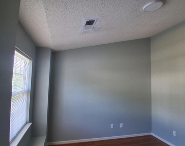 1786 Forest Side Lane - Photo Thumbnail 14