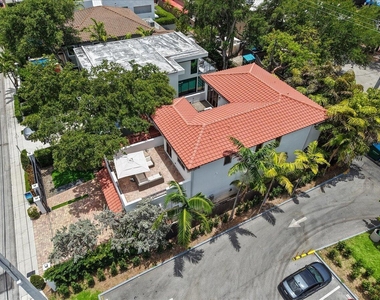 1312 Se 2nd Court - Photo Thumbnail 49