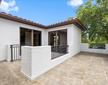 1312 Se 2nd Court - Photo Thumbnail 40