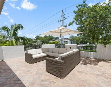 1312 Se 2nd Court - Photo Thumbnail 45