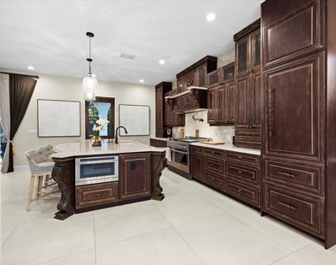 1312 Se 2nd Court - Photo Thumbnail 17