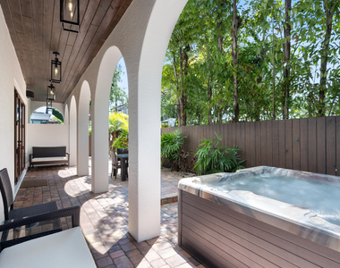 1312 Se 2nd Court - Photo Thumbnail 3