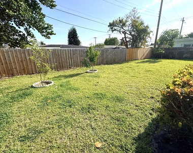 551 Se 15th Street - Photo Thumbnail 10