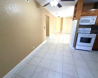 551 Se 15th Street - Photo Thumbnail 8