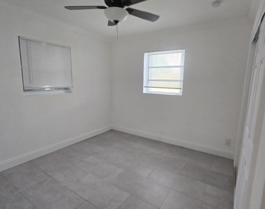 1512 Ne 28th Street - Photo Thumbnail 6