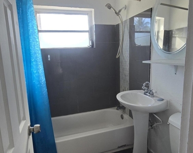 1512 Ne 28th Street - Photo Thumbnail 4