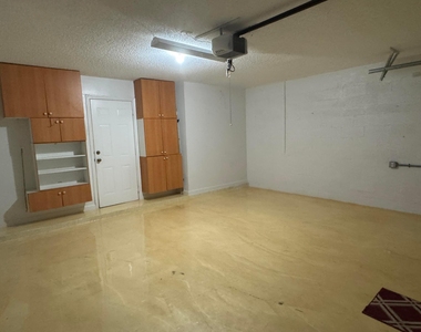 6457 Adriatic Way - Photo Thumbnail 13