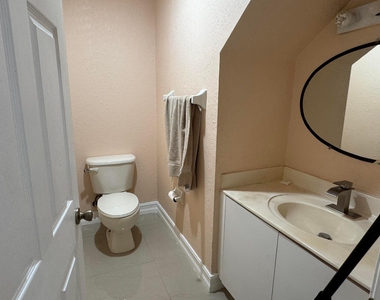 6457 Adriatic Way - Photo Thumbnail 11