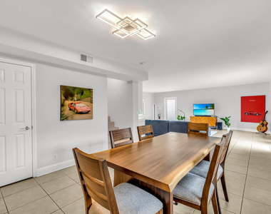 2812 Ne 27th Street - Photo Thumbnail 8