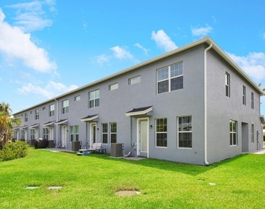 1875 Se Ocean Cove Way - Photo Thumbnail 16