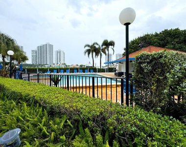 21085 Ne 34th Avenue - Photo Thumbnail 8