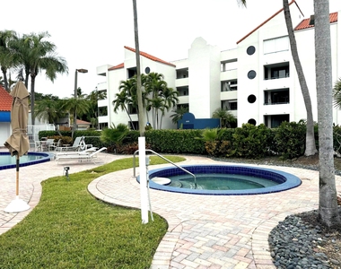 21085 Ne 34th Avenue - Photo Thumbnail 5