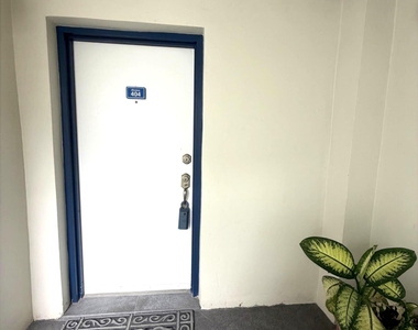 21085 Ne 34th Avenue - Photo Thumbnail 1