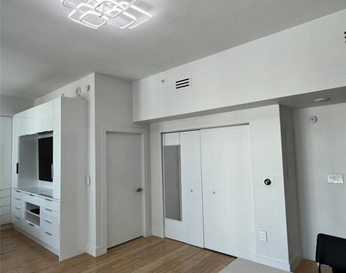 133 Ne 2nd Avenue - Photo Thumbnail 18
