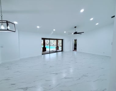 465 Se Naranja Avenue - Photo Thumbnail 16