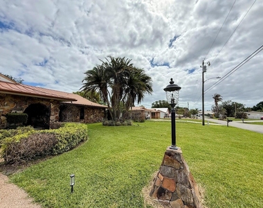 465 Se Naranja Avenue - Photo Thumbnail 4