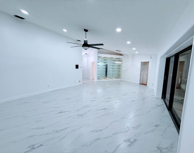 465 Se Naranja Avenue - Photo Thumbnail 18
